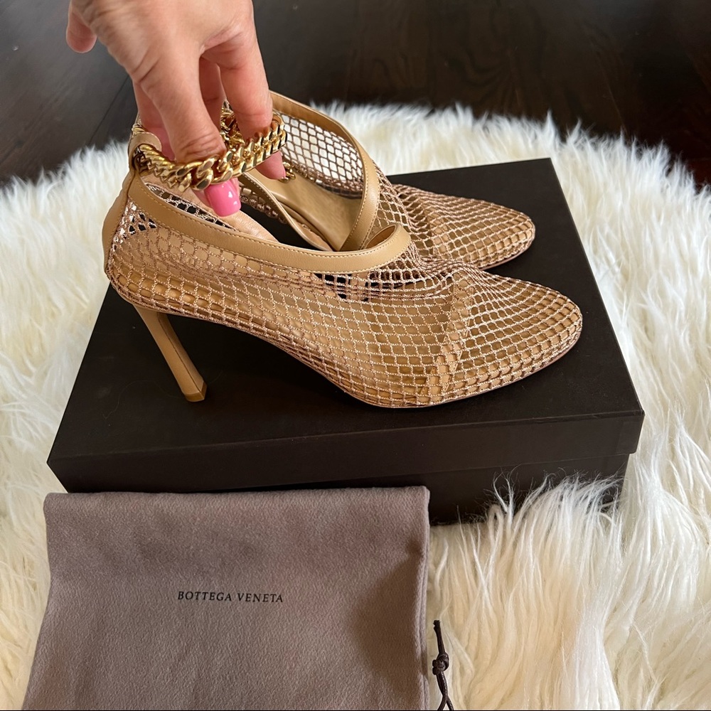 Bottega Veneta mesh/leather pumps with gold ankle chain.